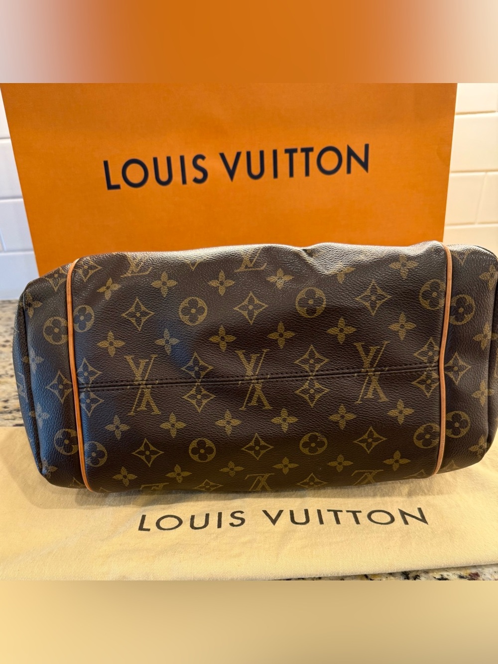 Louis Vuitton Totally MM Monogram Canvas Tote - Picture 2 of 7